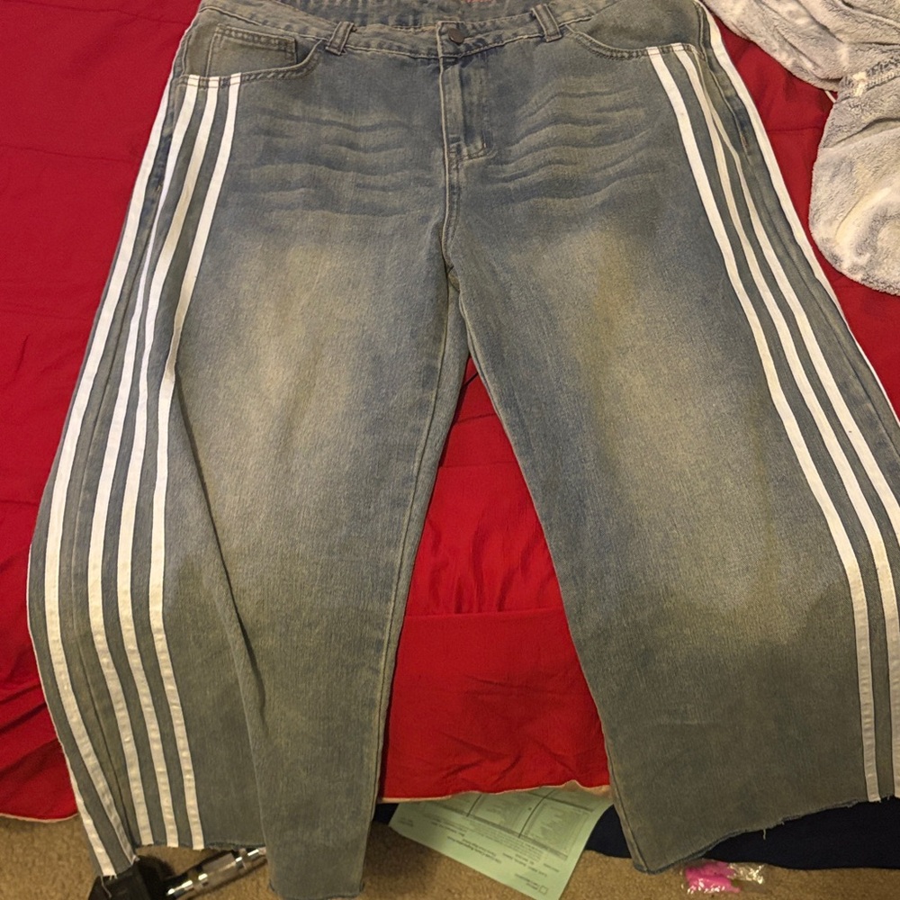 Relaxed Fit Blue Jeans with White Stripes